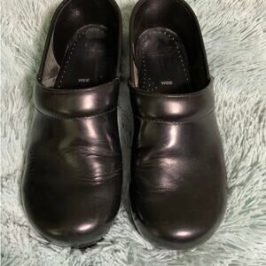 Dansko Black Clogs Size 42 (US 11.5/12 Wide) - Comfortable!